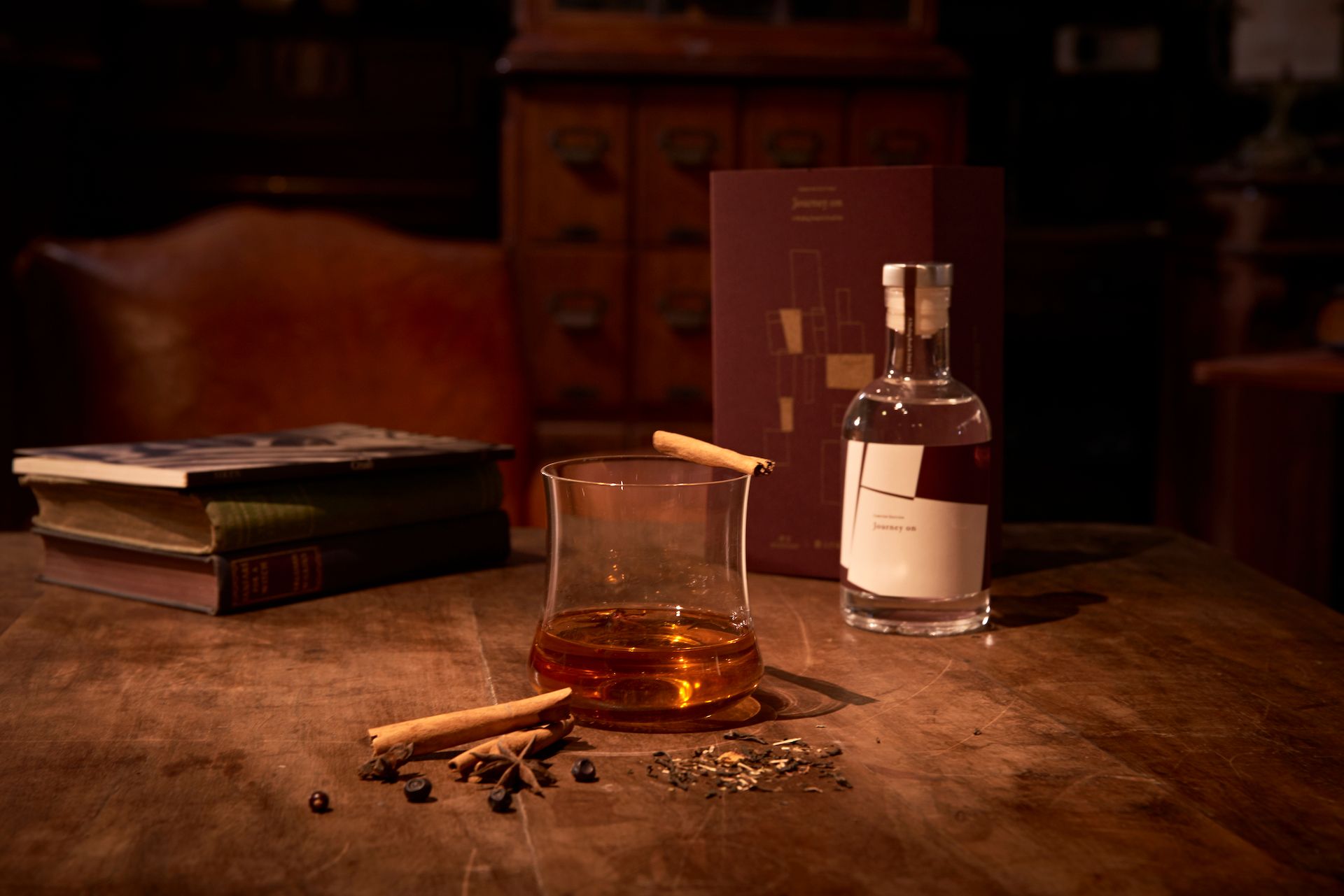 LOBMEYR x SCENTORY 2020 – JOURNEY ON A HEALING READ & DRINK KIT